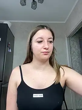 Snapshot of Strawberryyyyik chatting on January 13, 2025, 6:27 am Strawberryyyyik online show from January 13, 2025, 6:27 am