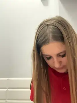 Snapshot of Strawberryyyyik chatting on September 22, 2025, 4:02 pm Strawberryyyyik online show from September 22, 2025, 4:02 pm