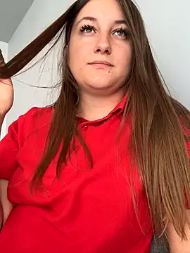 Snapshot of Strawberryyyyik chatting on September 24, 2025, 5:03 am Strawberryyyyik online show from September 24, 2025, 5:03 am