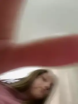 Snapshot of Strawberryyyyik chatting on December 28, 2024, 6:49 am Strawberryyyyik online show from December 28, 2024, 6:49 am