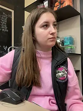 Snapshot of Strawberryyyyik chatting on March 19, 2025, 9:38 am Strawberryyyyik online show from March 19, 2025, 9:38 am