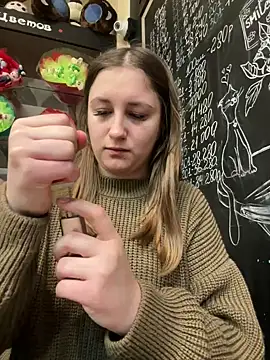 Snapshot of Strawberryyyyik chatting on January 17, 2025, 4:49 am Strawberryyyyik online show from January 17, 2025, 4:49 am