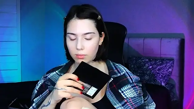 Stacy Gonzales  online show from March 18, 2026, 12:41 pm