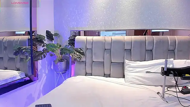 RoseTaylor   online show from December 4, 2025, 5:06 am