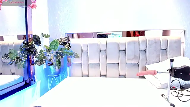 RoseTaylor   online show from September 9, 2025, 5:28 am