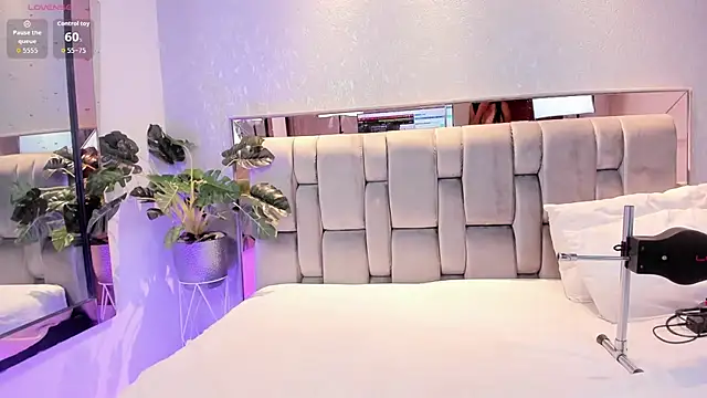 RoseTaylor   online show from November 23, 2025, 4:55 am