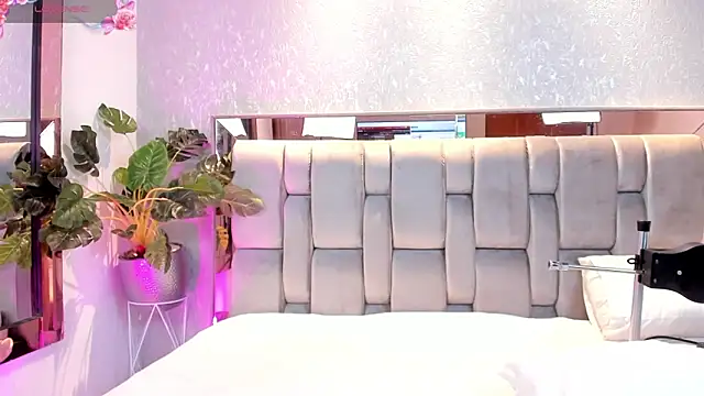 RoseTaylor   online show from September 21, 2025, 9:09 pm