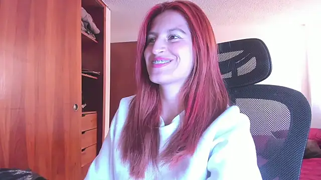 Snapshot of GiaRoussel chatting on April 21, 2026, 2:23 pm GiaRoussel online show from April 21, 2026, 2:23 pm
