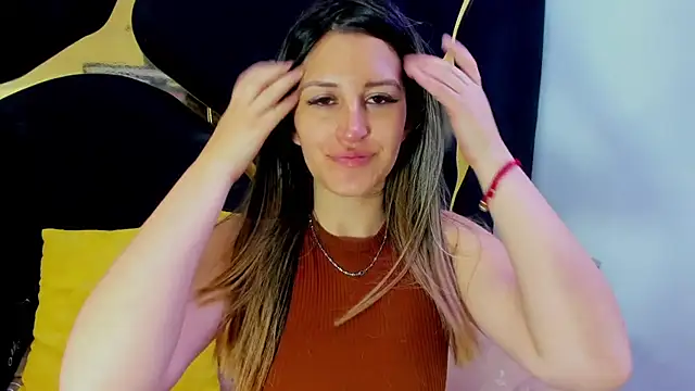 GiaRoussel online show from November 25, 2025, 5:02 pm