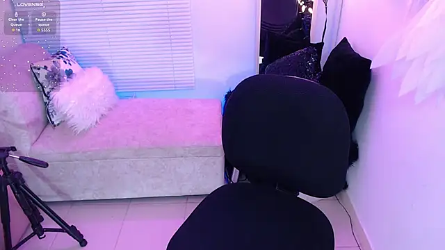 Snapshot of Mailywindsor chatting on October 11, 2025, 10:11 pm Mailywindsor online show from October 11, 2025, 10:11 pm