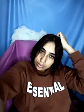 ifeelverywet andhot online show from December 18, 2025, 10:35 pm