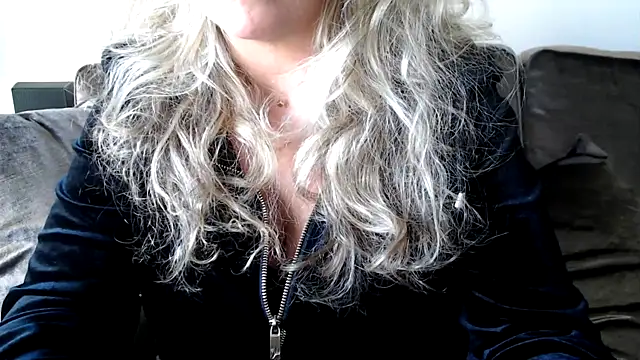 JenniLowen online show from March 6, 2025, 3:13 pm