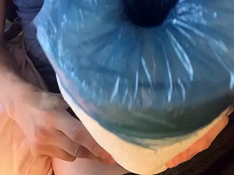 Snapshot of skatebored chatting on December 18, 2025, 2:10 pm skatebored online show from December 18, 2025, 2:10 pm