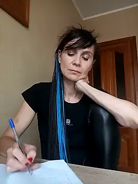 Francenia lolis online show from October 9, 2025, 6:36 am