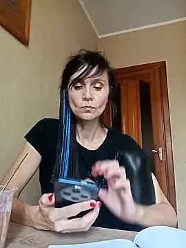 Francenia lolis online show from October 6, 2025, 9:32 am