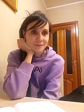 Francenia lolis online show from January 5, 2026, 6:44 pm