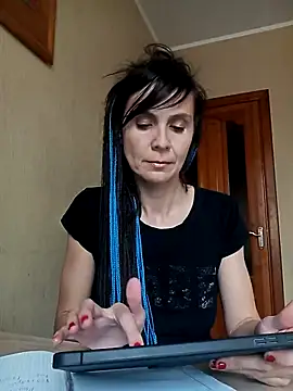 Francenia lolis online show from October 4, 2025, 9:55 am