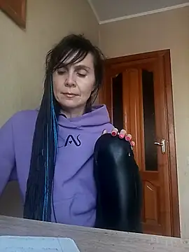 Francenia lolis online show from November 14, 2025, 10:41 am