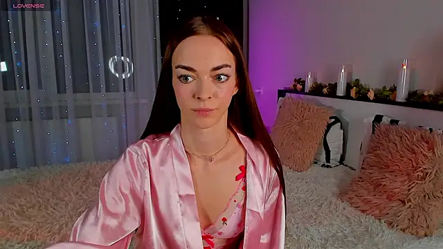 Snapshot of Undertheskin chatting on March 15, 2025, 6:43 pm Undertheskin online show from March 15, 2025, 6:43 pm