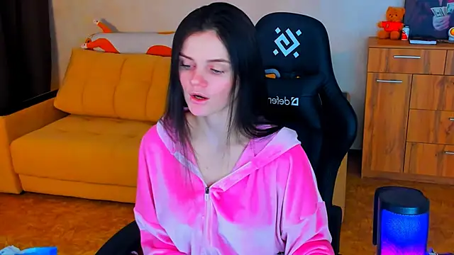 Snapshot of Lora_Cain chatting on January 18, 2025, 4:10 pm Lora Cain online show from January 18, 2025, 4:10 pm