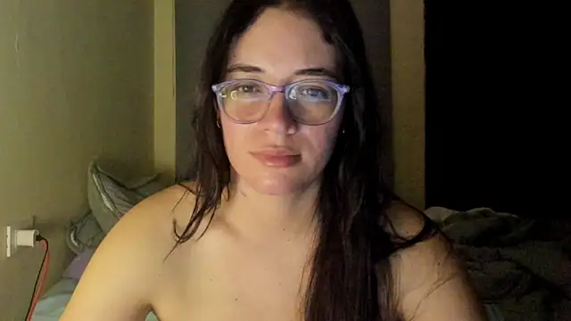 Snapshot of atenas_05_ chatting on June 21, 2026, 9:26 am atenas 05 online show from June 21, 2026, 9:26 am