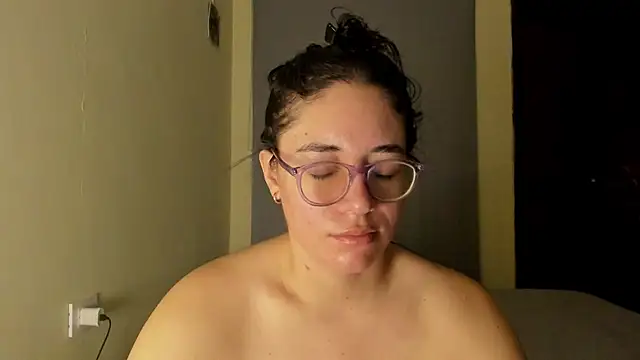 Snapshot of atenas_05_ chatting on July 3, 2026, 9:27 am atenas 05 online show from July 3, 2026, 9:27 am