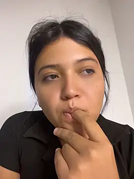 Snapshot of alisson_carolina73 chatting on May 23, 2026, 12:53 am alisson carolina73 online show from May 23, 2026, 12:53 am