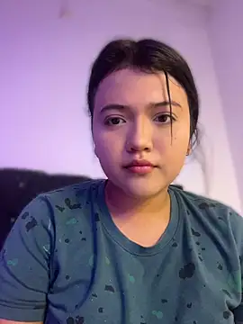 alisson carolina73 online show from April 12, 2026, 11:19 pm