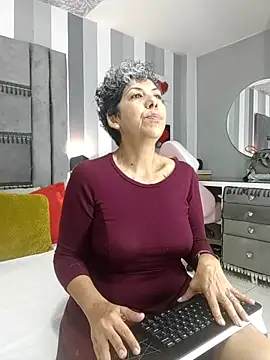 Julianewell online show from November 10, 2025, 12:21 pm