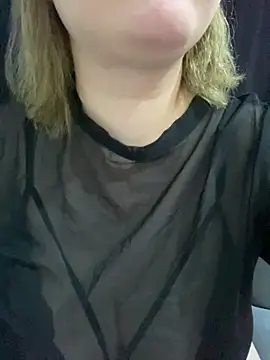 Snapshot of cansuozell chatting on February 18, 2025, 12:06 pm cansuozell online show from February 18, 2025, 12:06 pm