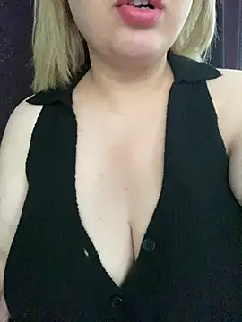 Snapshot of cansuozell chatting on February 14, 2025, 11:53 am cansuozell online show from February 14, 2025, 11:53 am