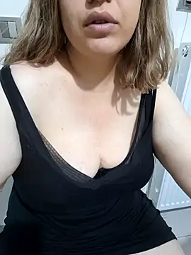 Snapshot of cansuozell chatting on September 9, 2025, 5:33 pm cansuozell online show from September 9, 2025, 5:33 pm