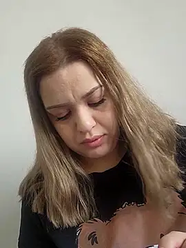 Snapshot of cansuozell chatting on November 6, 2025, 9:24 am cansuozell online show from November 6, 2025, 9:24 am