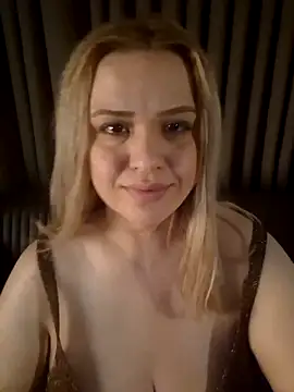 Snapshot of cansuozell chatting on April 27, 2026, 6:17 pm cansuozell online show from April 27, 2026, 6:17 pm