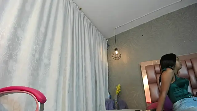 KOURTNEY-- online show from February 1, 2026, 2:32 am