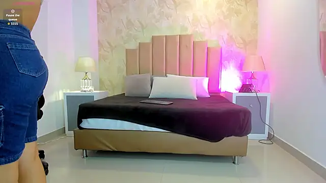 Snapshot of _Peach1_ chatting on November 5, 2025, 1:47 pm Peach1 online show from November 5, 2025, 1:47 pm