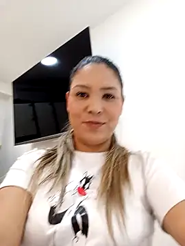 Snapshot of _Peach1_ chatting on April 24, 2026, 1:57 pm Peach1 online show from April 24, 2026, 1:57 pm