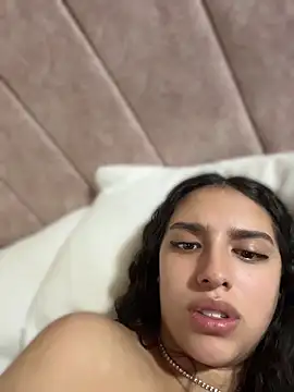 Snapshot of paulette_dupont chatting on April 11, 2026, 12:07 am paulette dupont online show from April 11, 2026, 12:07 am