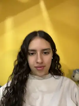 Snapshot of paulette_dupont chatting on April 25, 2026, 12:57 am paulette dupont online show from April 25, 2026, 12:57 am
