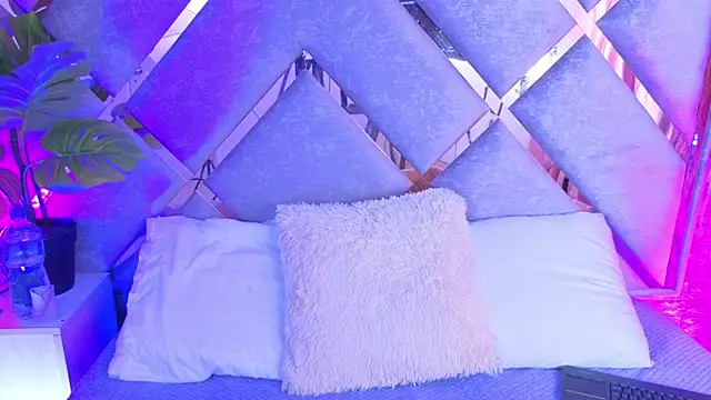 Snapshot of paulette_dupont chatting on April 1, 2026, 3:41 am paulette dupont online show from April 1, 2026, 3:41 am