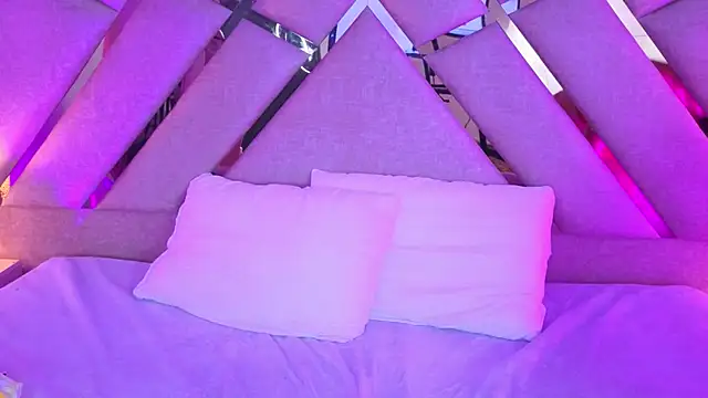 Snapshot of paulette_dupont chatting on March 14, 2026, 2:39 am paulette dupont online show from March 14, 2026, 2:39 am