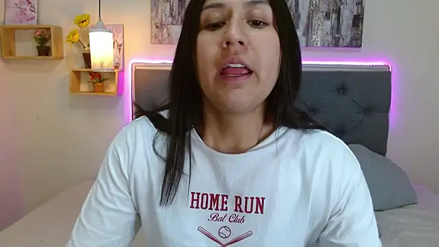 Snapshot of mia_aira chatting on September 22, 2025, 3:29 pm mia aira online show from September 22, 2025, 3:29 pm