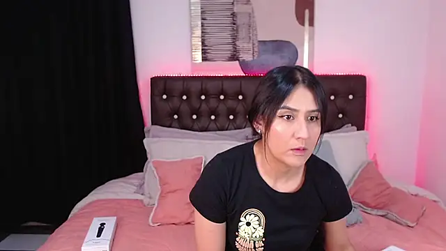 Snapshot of mia_aira chatting on March 18, 2025, 8:26 pm mia aira online show from March 18, 2025, 8:26 pm