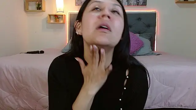 Snapshot of mia_aira chatting on November 28, 2025, 4:07 pm mia aira online show from November 28, 2025, 4:07 pm