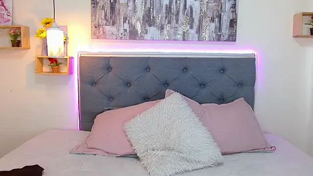 Snapshot of mia_aira chatting on September 8, 2025, 3:11 pm mia aira online show from September 8, 2025, 3:11 pm