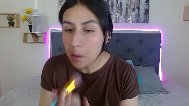 Snapshot of mia_aira chatting on September 26, 2025, 2:46 pm mia aira online show from September 26, 2025, 2:46 pm