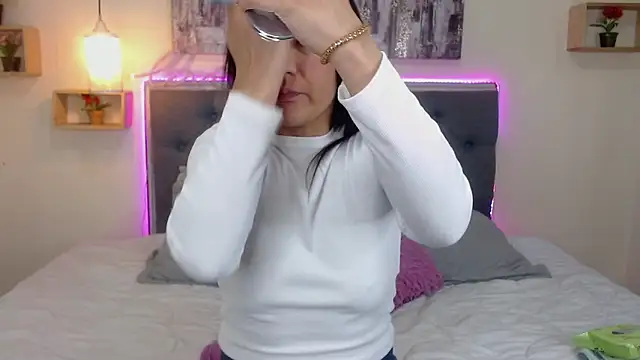 Snapshot of mia_aira chatting on October 25, 2025, 3:12 pm mia aira online show from October 25, 2025, 3:12 pm