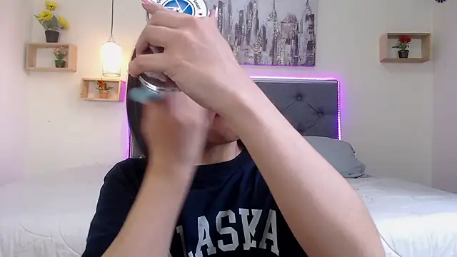 Snapshot of mia_aira chatting on October 16, 2025, 4:15 pm mia aira online show from October 16, 2025, 4:15 pm