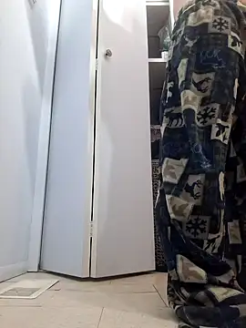 PNTlooker256 online show from February 5, 2026, 4:41 am