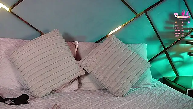 Snapshot of ammy_durand chatting on November 24, 2025, 7:25 pm ammy durand online show from November 24, 2025, 7:25 pm